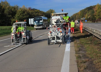 KONTUR 100 souběžně s H18 -1 , barva