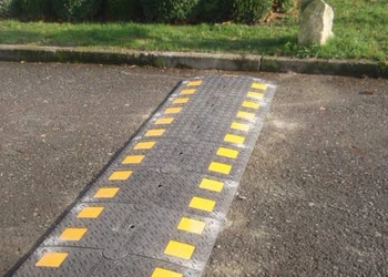 ZPOMALOVACÍ PRAHY š0,8m